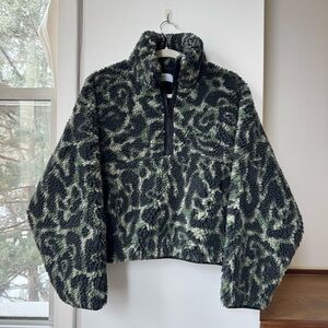 Aritzia TNA Half Zip Rush Polar Fleece Pullover Jacket Green Print Medium
